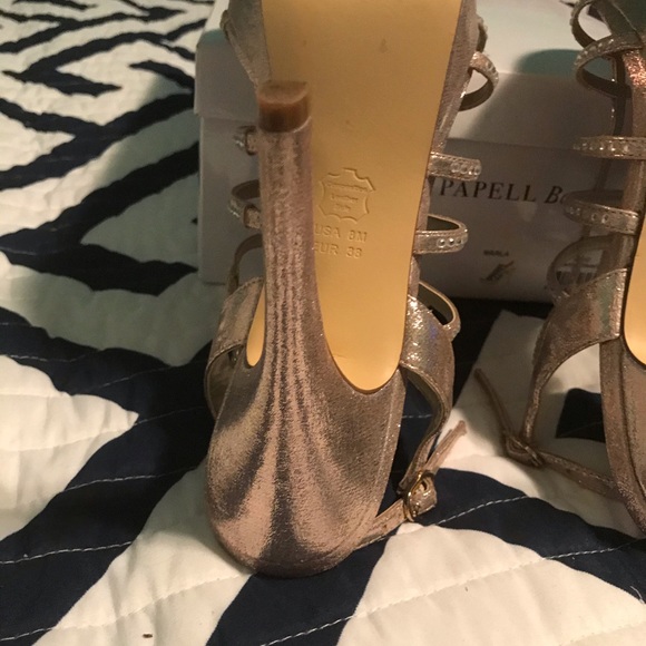 ADRIANNA PAPELL platform heel gold sandals - Picture 8 of 8